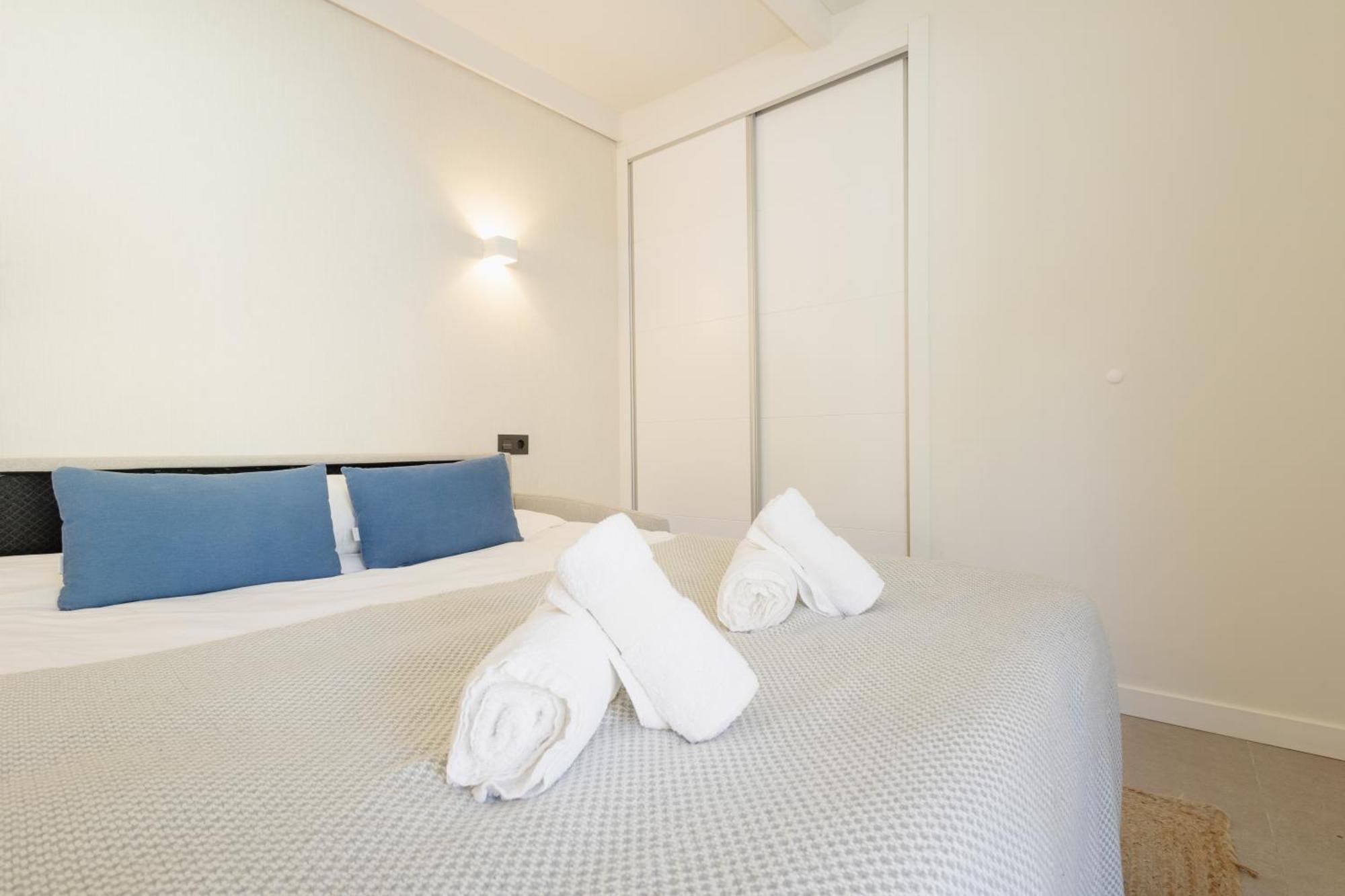 With Minimalist Decor, Pool And Bbq, Two Minutes' Walk From Costabella Willa Marbella