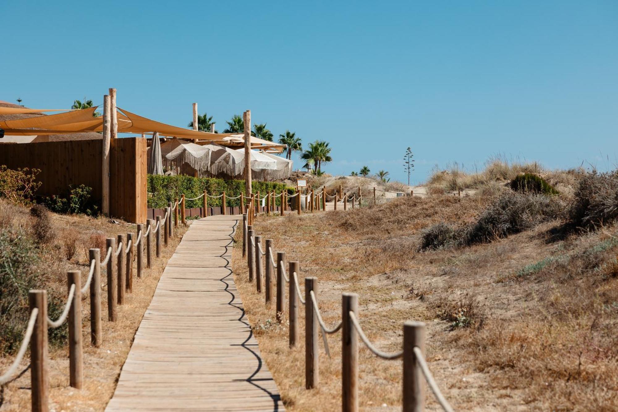 With Minimalist Decor, Pool And Bbq, Two Minutes' Walk From Costabella