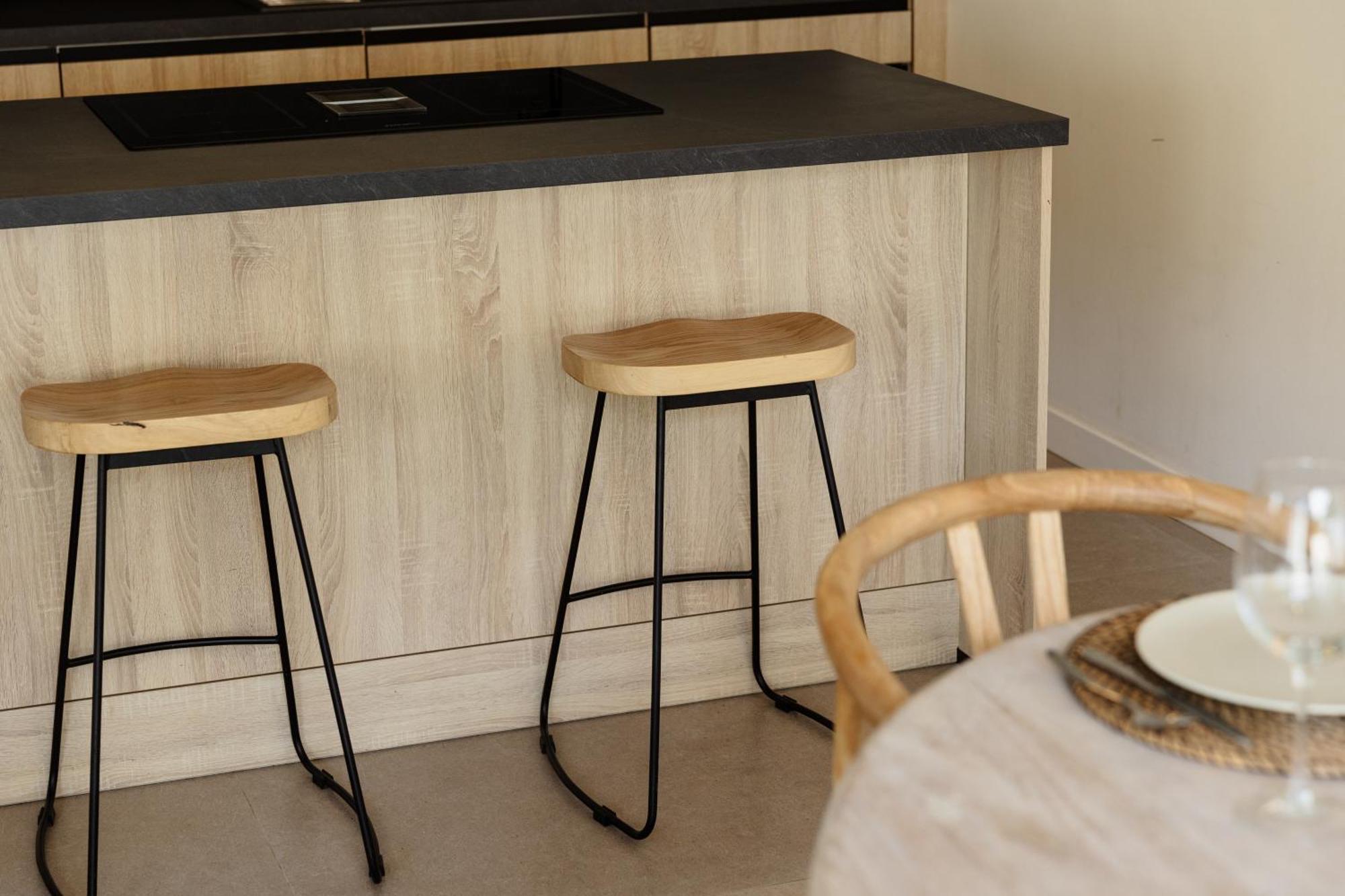 With Minimalist Decor, Pool And Bbq, Two Minutes' Walk From Costabella