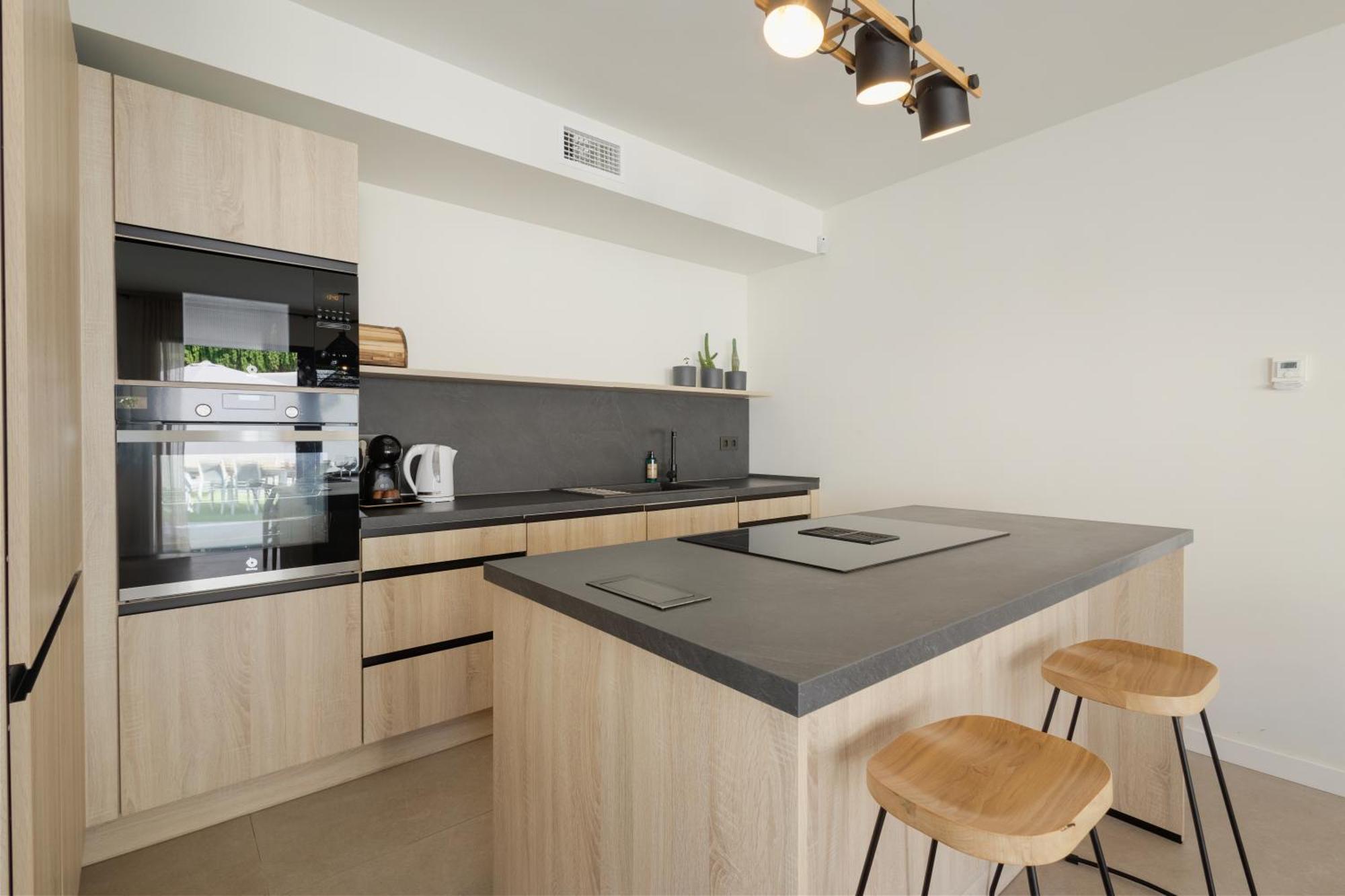 Villa With Minimalist Decor, Pool And Bbq, Two Minutes' Walk From Costabella Marbella