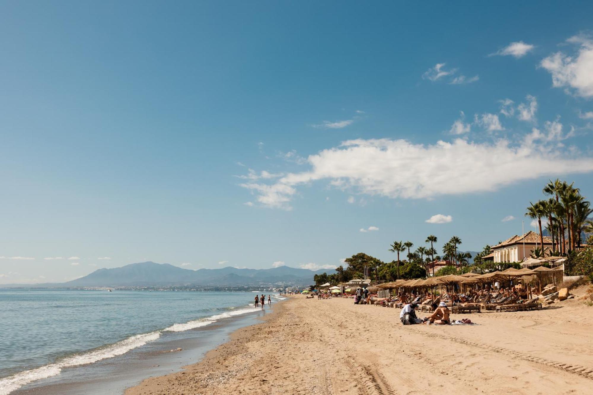 With Minimalist Decor, Pool And Bbq, Two Minutes' Walk From Costabella * Marbella