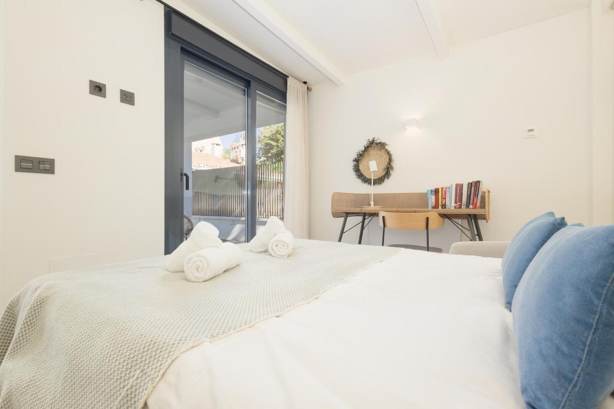 Villa With Minimalist Decor, Pool And Bbq, Two Minutes' Walk From Costabella