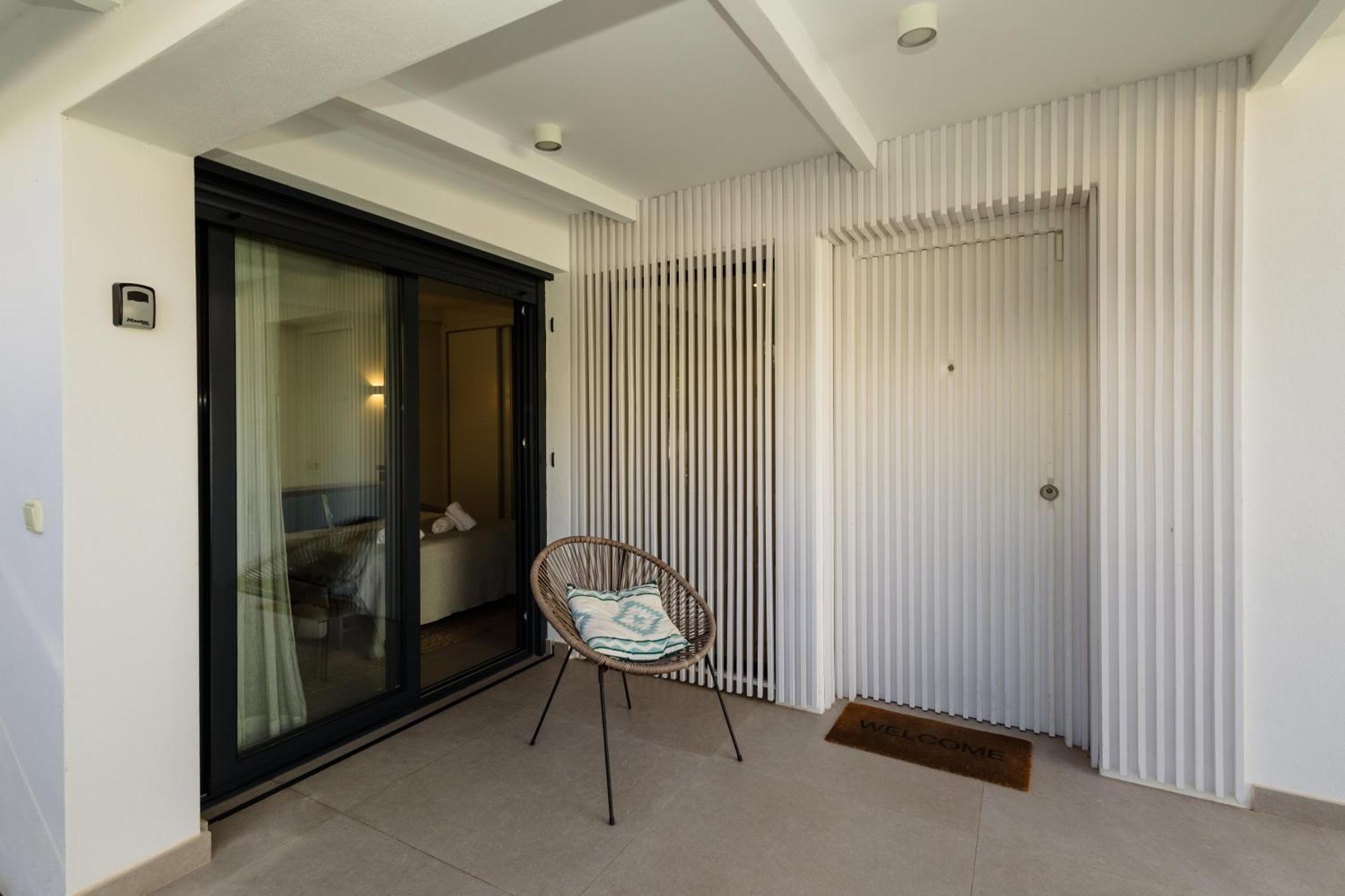 Villa With Minimalist Decor, Pool And Bbq, Two Minutes' Walk From Costabella