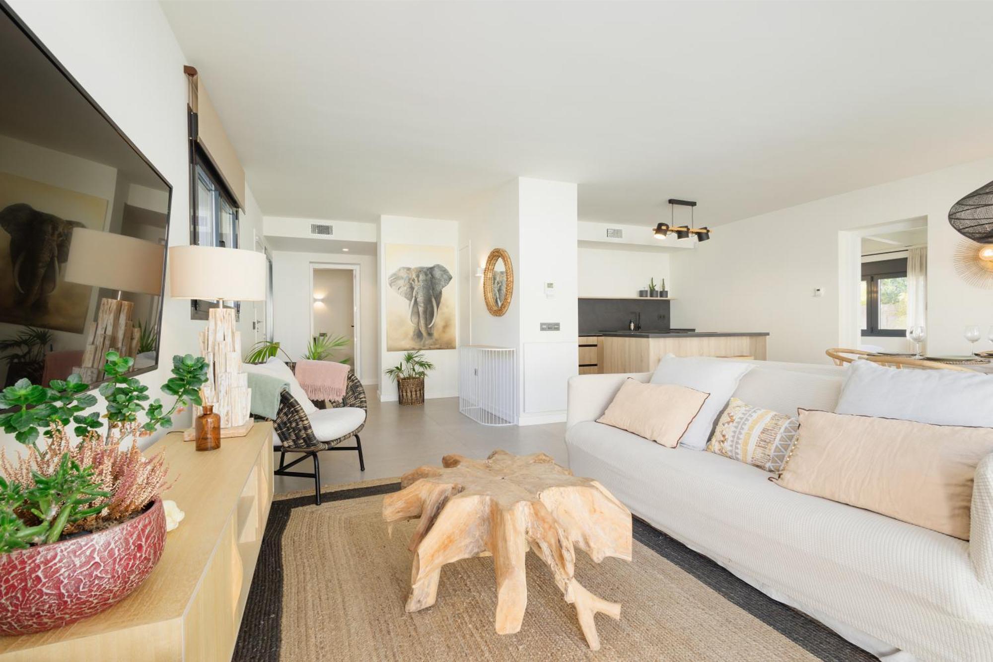 With Minimalist Decor, Pool And Bbq, Two Minutes' Walk From Costabella * Marbella
