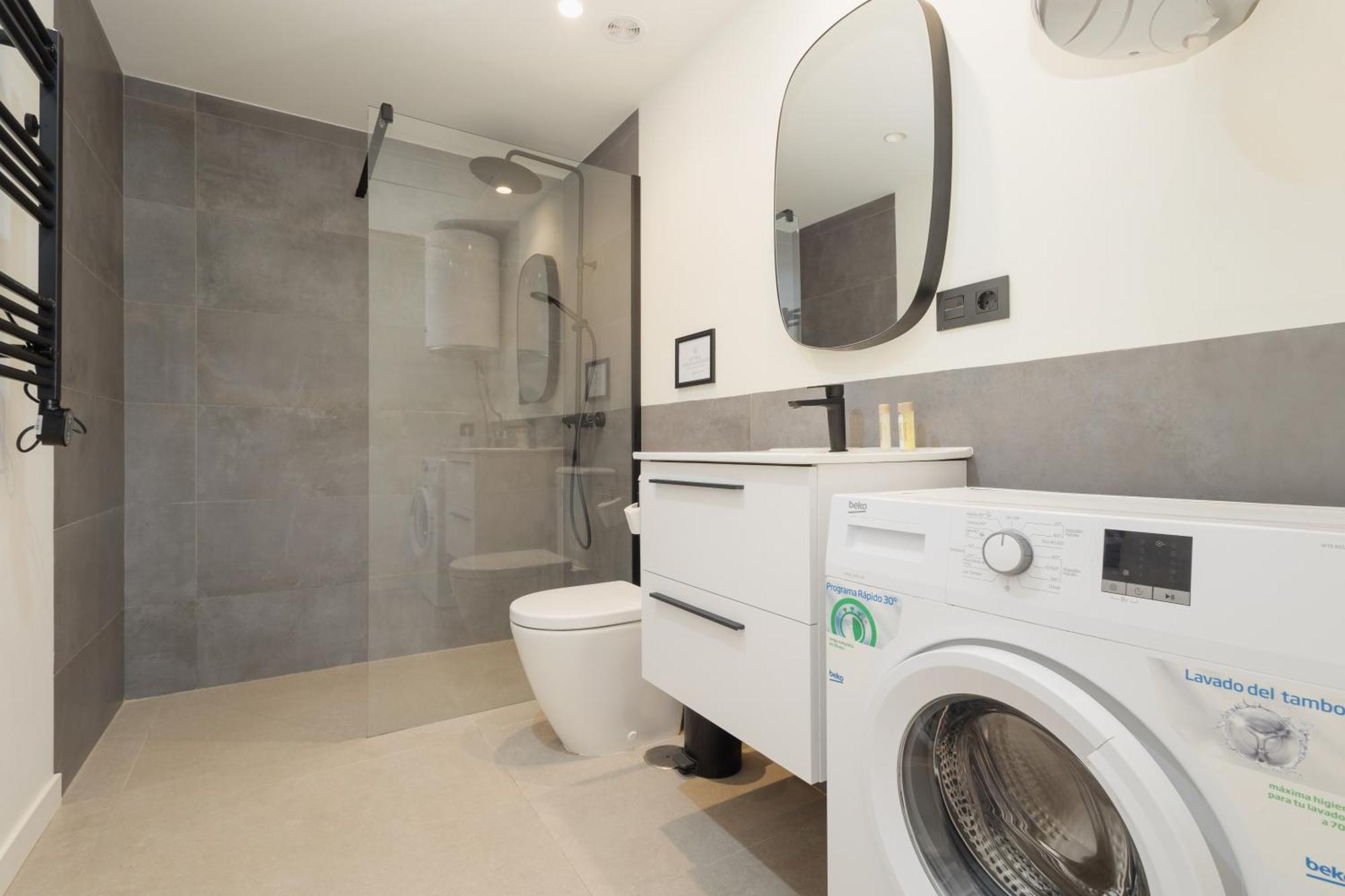 With Minimalist Decor, Pool And Bbq, Two Minutes' Walk From Costabella