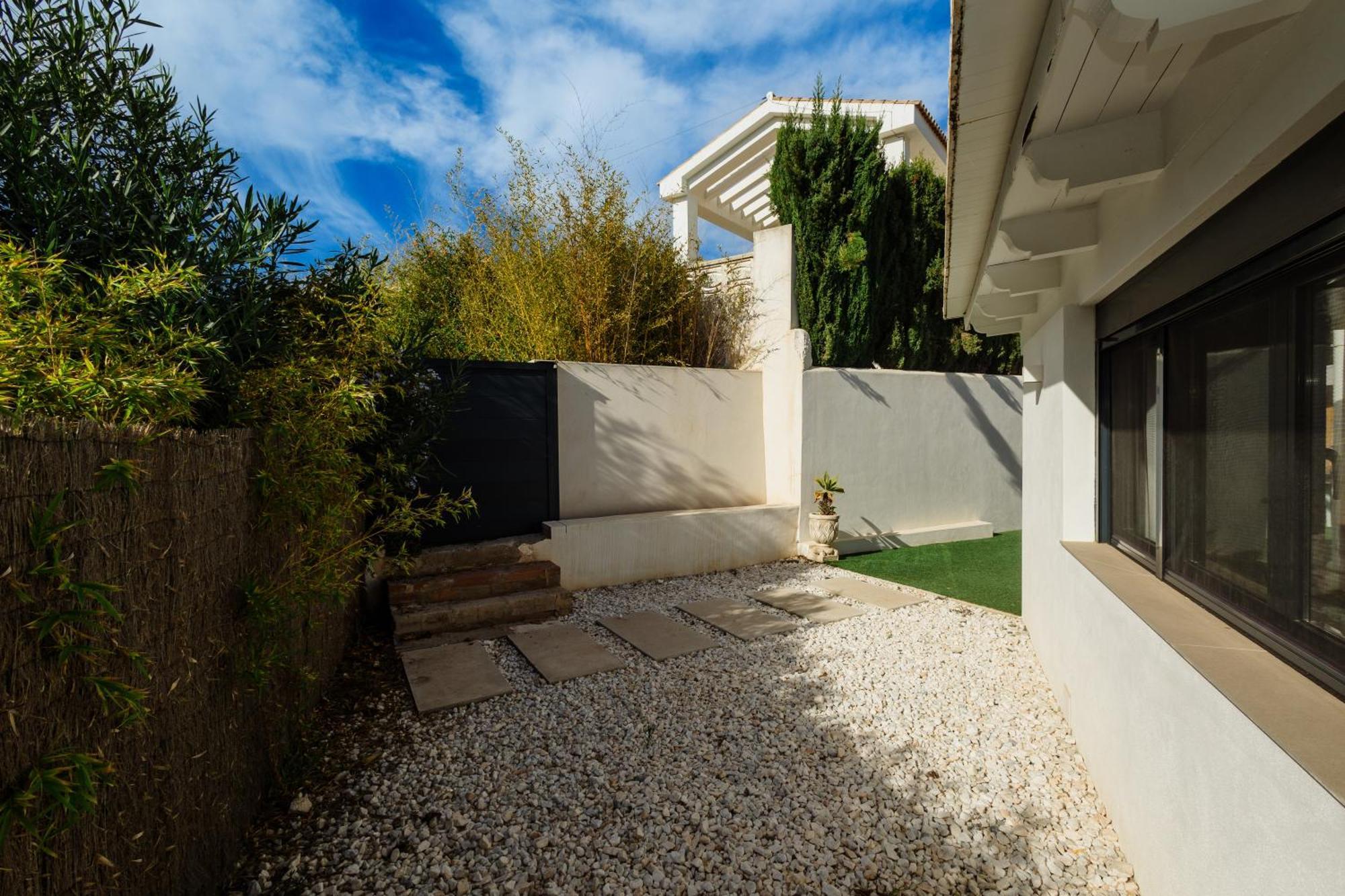 With Minimalist Decor, Pool And Bbq, Two Minutes' Walk From Costabella Villa *