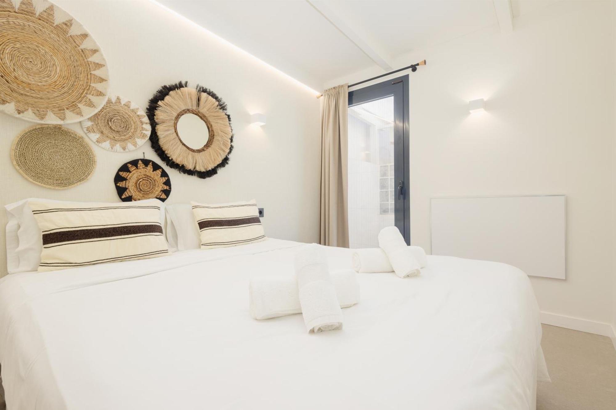 Villa With Minimalist Decor, Pool And Bbq, Two Minutes' Walk From Costabella *