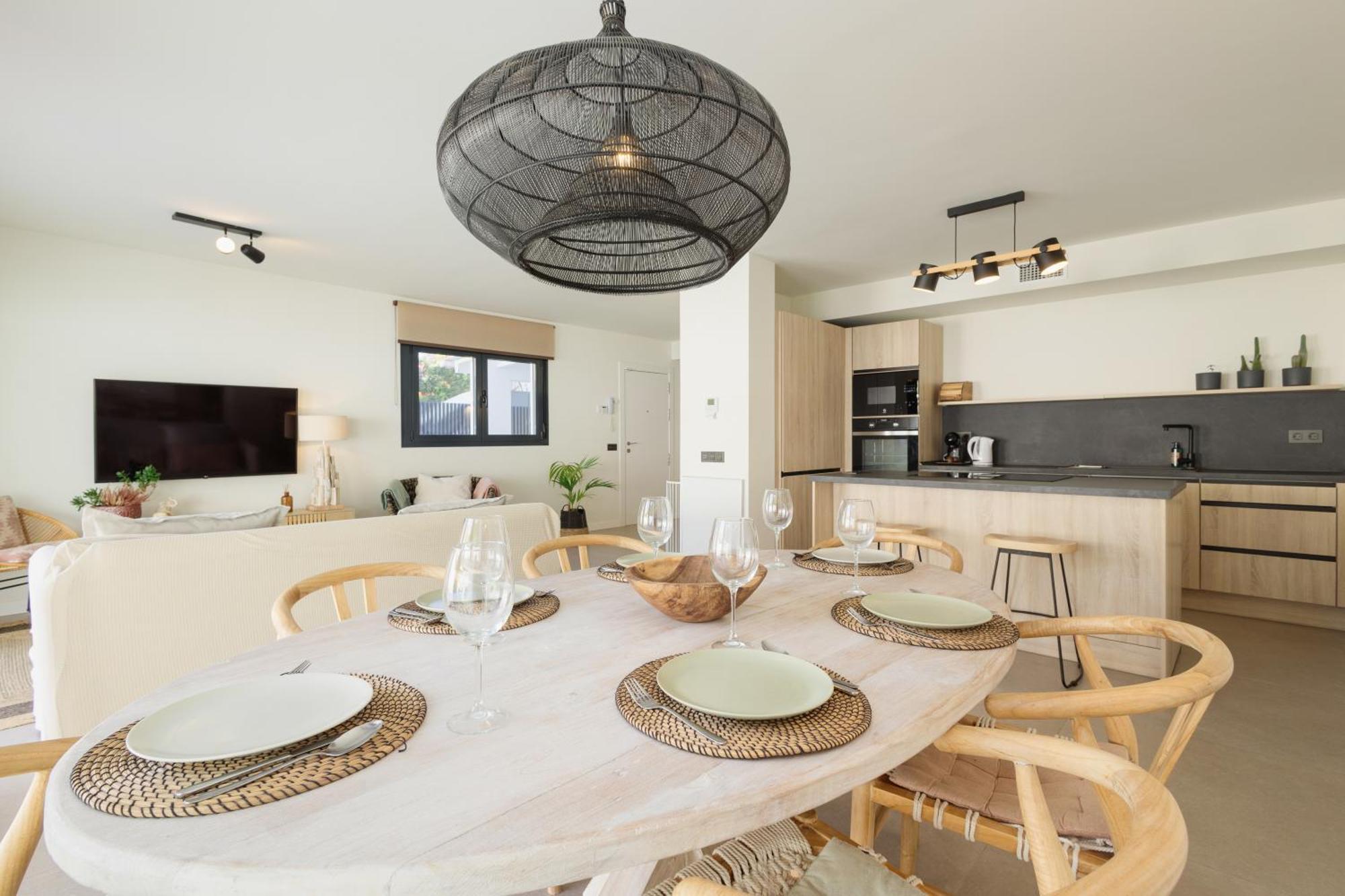 Villa With Minimalist Decor, Pool And Bbq, Two Minutes' Walk From Costabella *