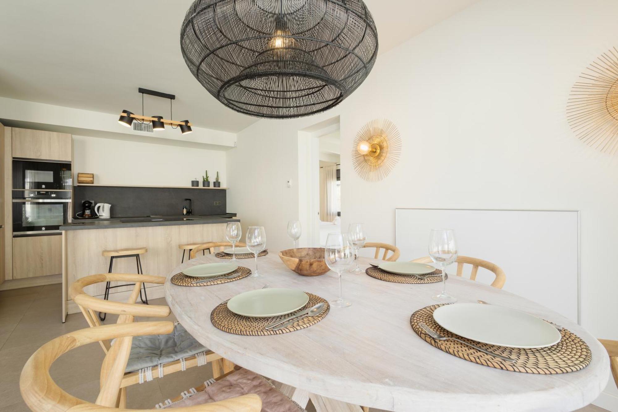 With Minimalist Decor, Pool And Bbq, Two Minutes' Walk From Costabella * Marbella