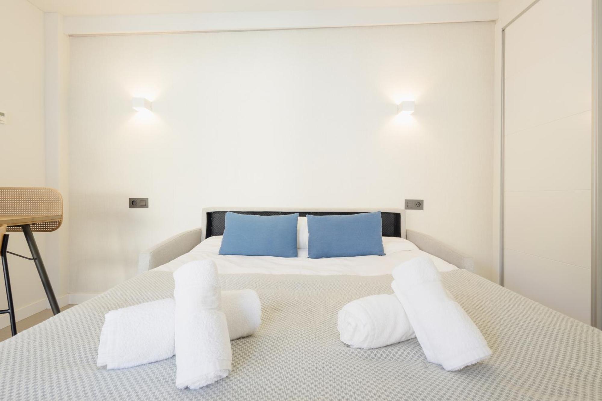 Villa With Minimalist Decor, Pool And Bbq, Two Minutes' Walk From Costabella