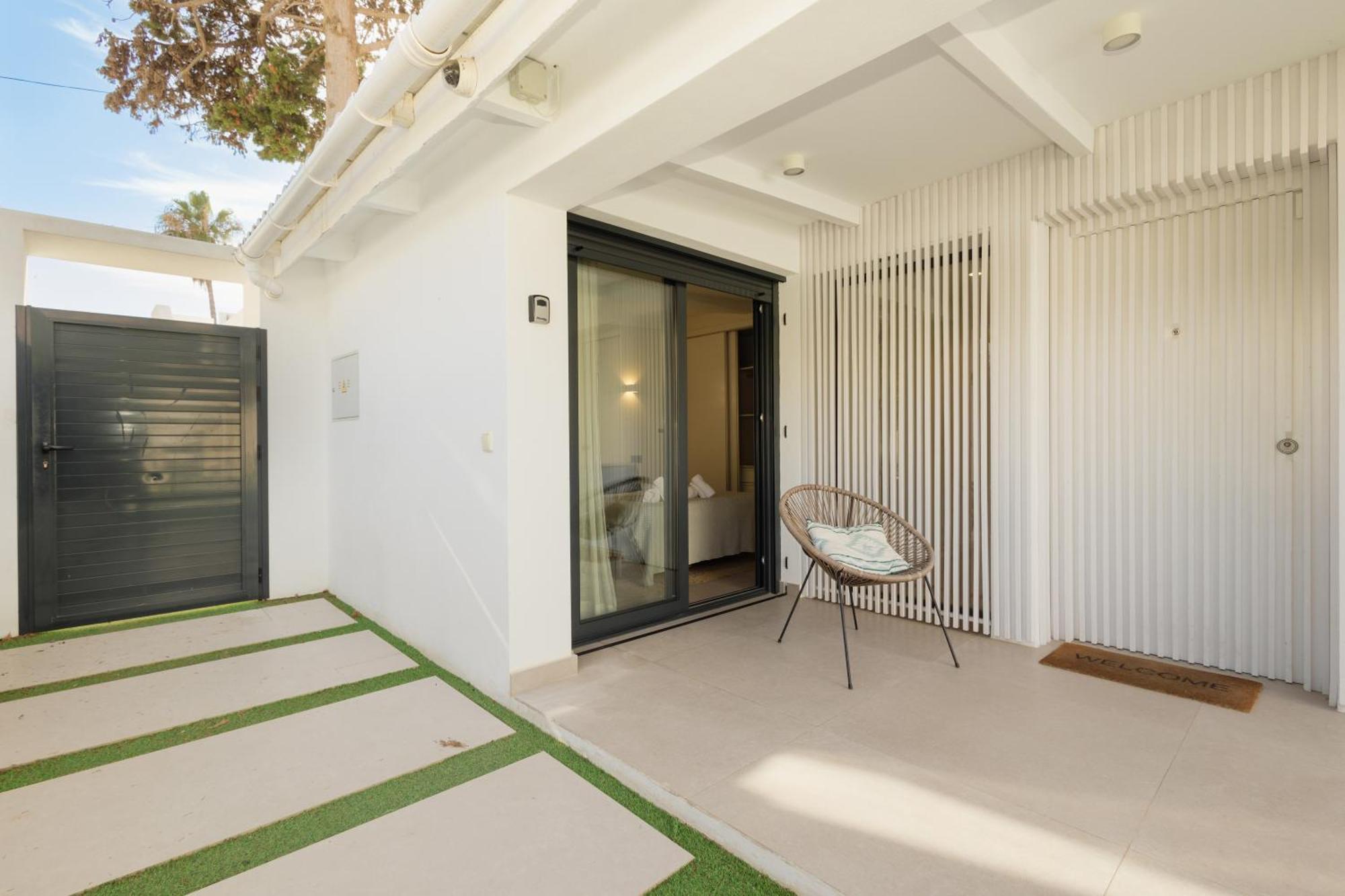 With Minimalist Decor, Pool And Bbq, Two Minutes' Walk From Costabella Marbella