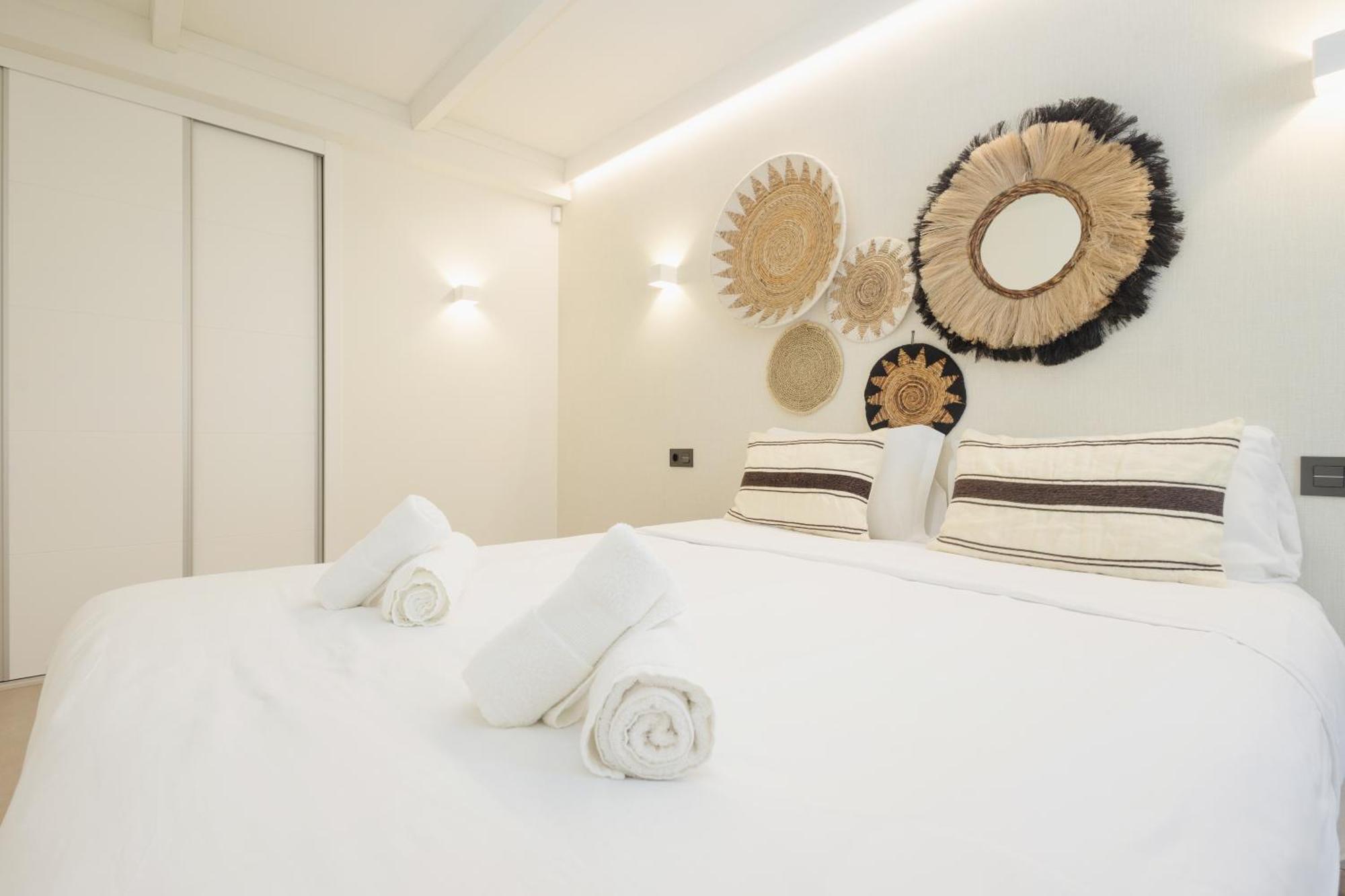 With Minimalist Decor, Pool And Bbq, Two Minutes' Walk From Costabella * Marbella
